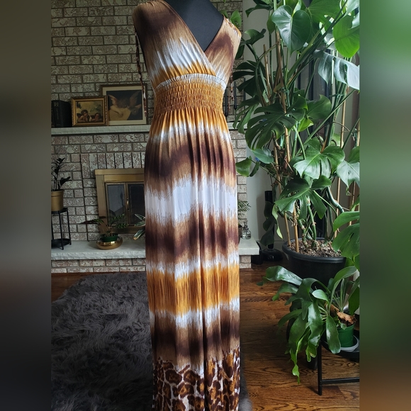 NWOT Long Maxi Coverup Brown Beach White Animal Print Summer Dress Size M - Picture 2 of 3